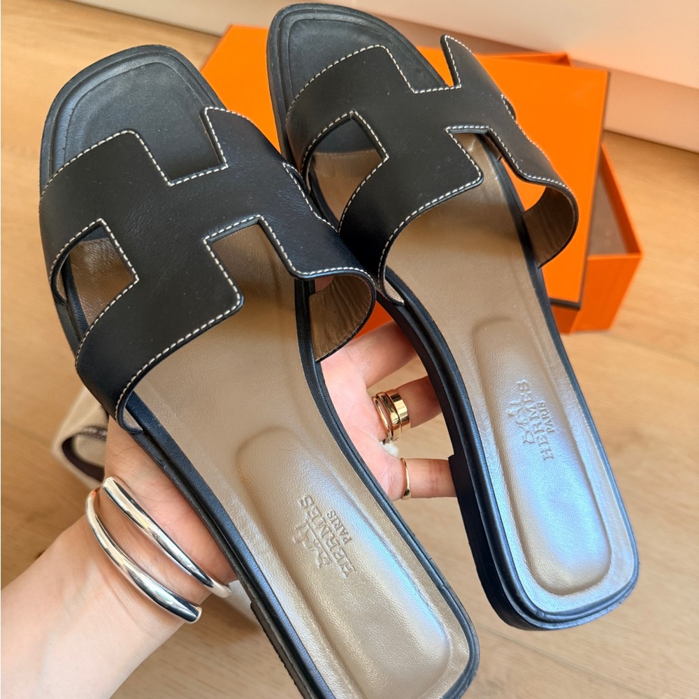 Authentic Hermes Oran Sandals - Black - 38.5 (Fits 7.5!) - Picture 3 of 14